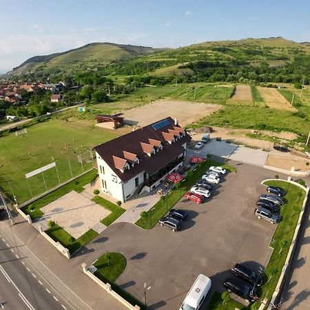 Martini Restaurant & Cazare Sebeshely Kültér fotó