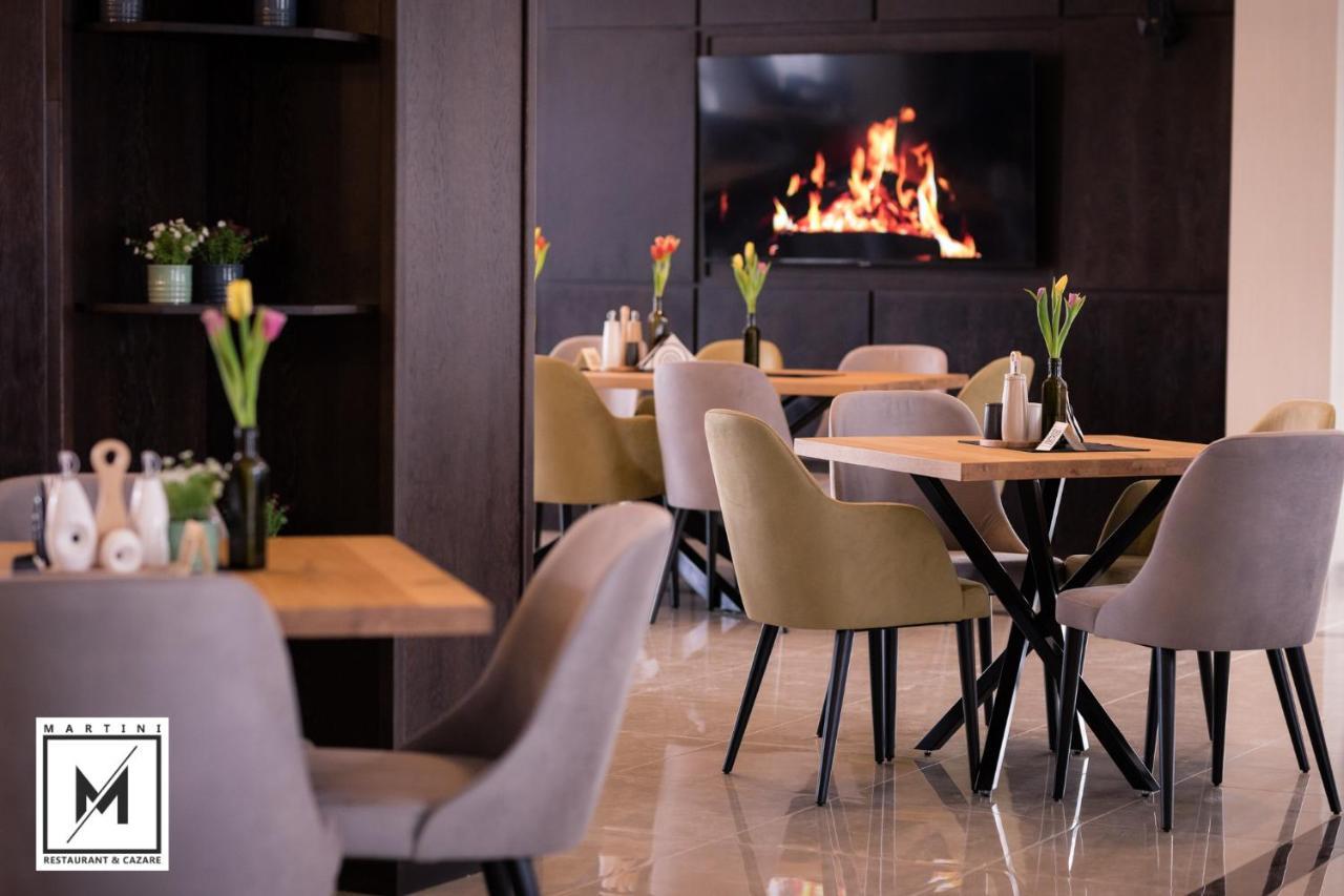 Martini Restaurant & Cazare Sebeshely Kültér fotó