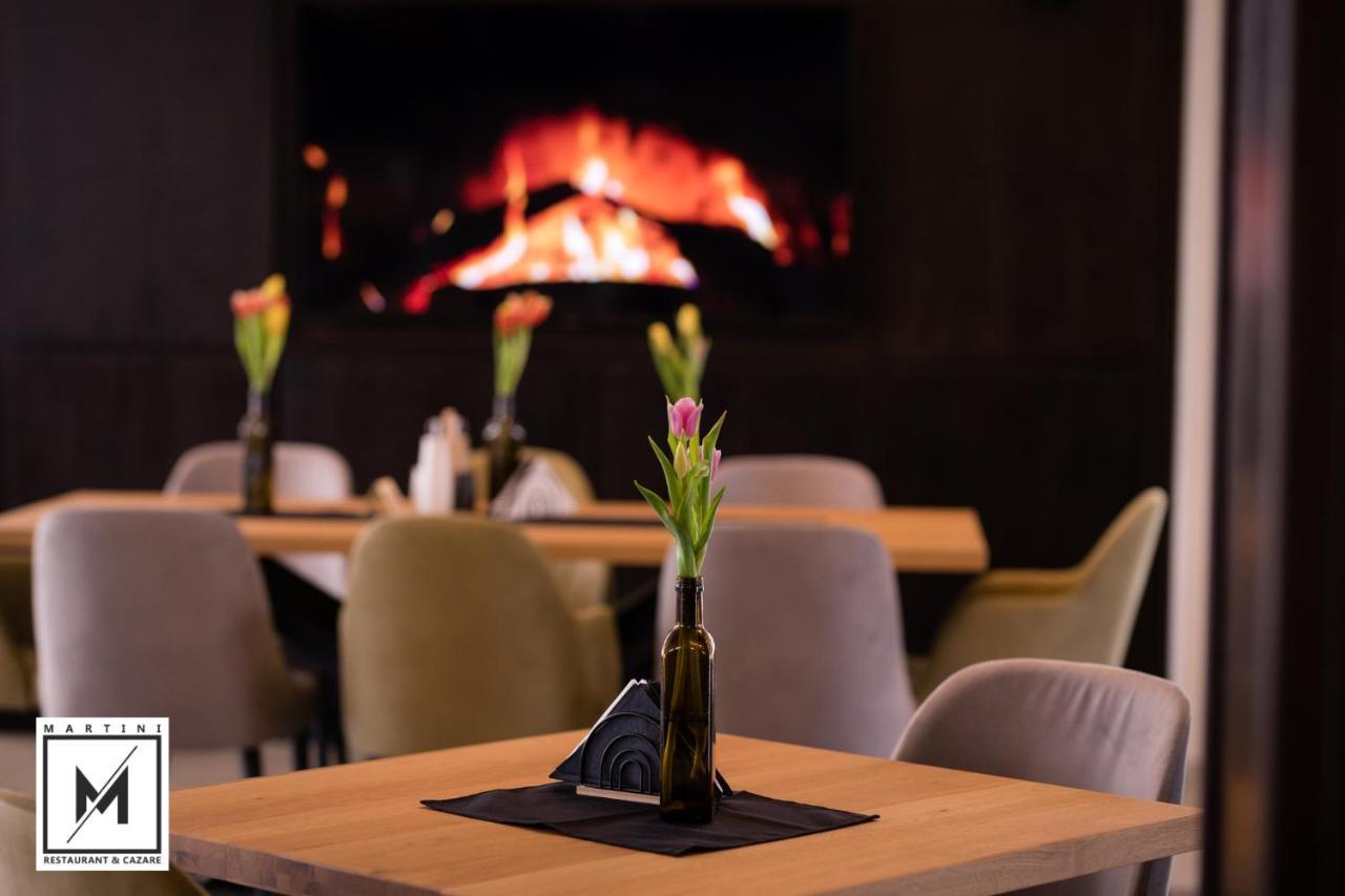 Martini Restaurant & Cazare Sebeshely Kültér fotó