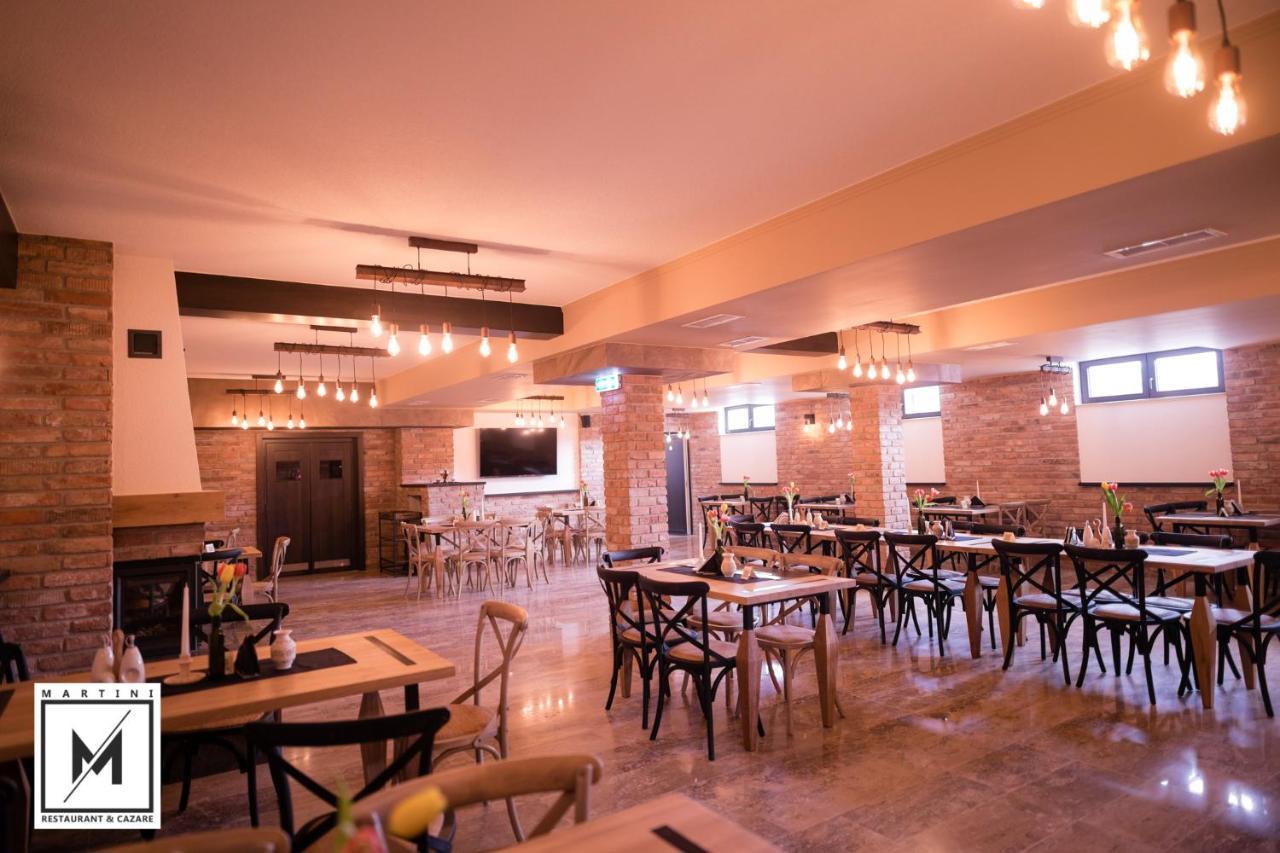 Martini Restaurant & Cazare Sebeshely Kültér fotó