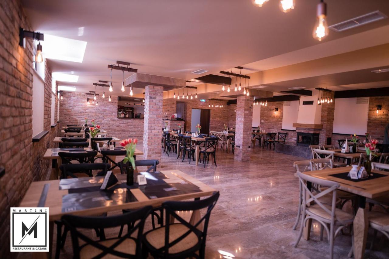Martini Restaurant & Cazare Sebeshely Kültér fotó