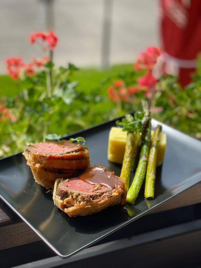 Martini Restaurant & Cazare Sebeshely Kültér fotó