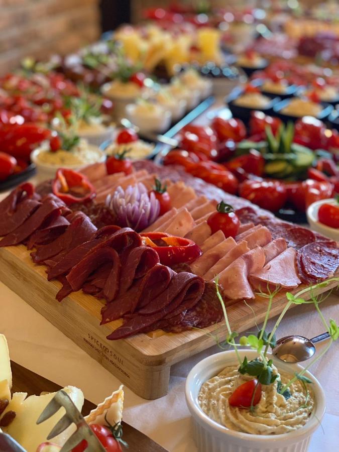 Martini Restaurant & Cazare Sebeshely Kültér fotó