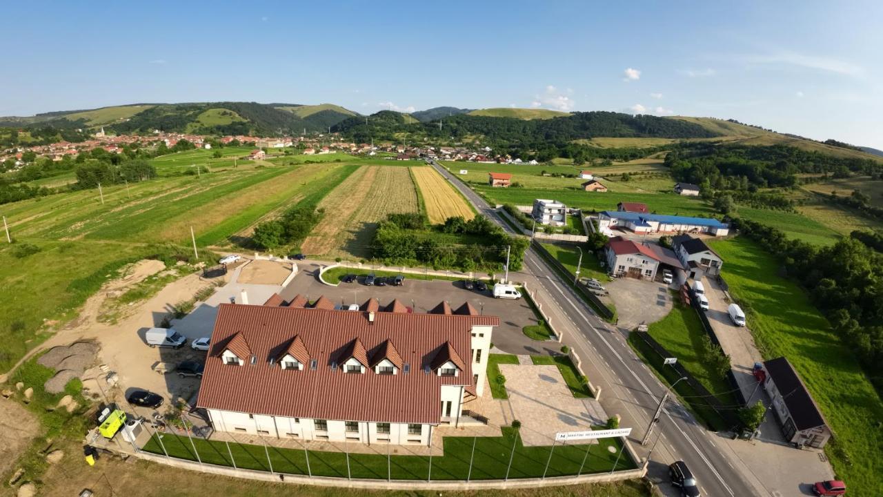 Martini Restaurant & Cazare Sebeshely Kültér fotó