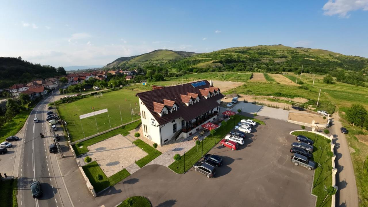 Martini Restaurant & Cazare Sebeshely Kültér fotó