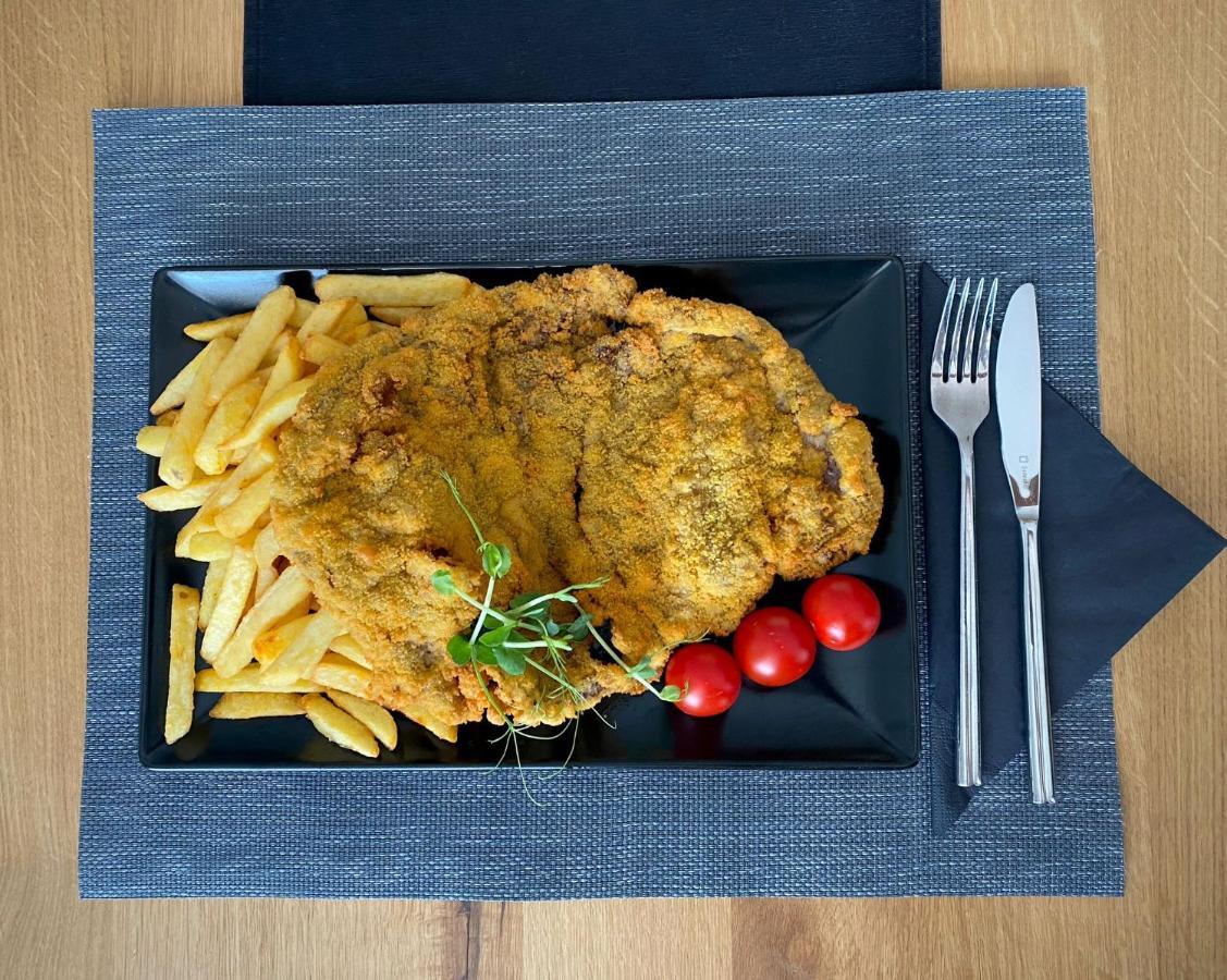 Martini Restaurant & Cazare Sebeshely Kültér fotó